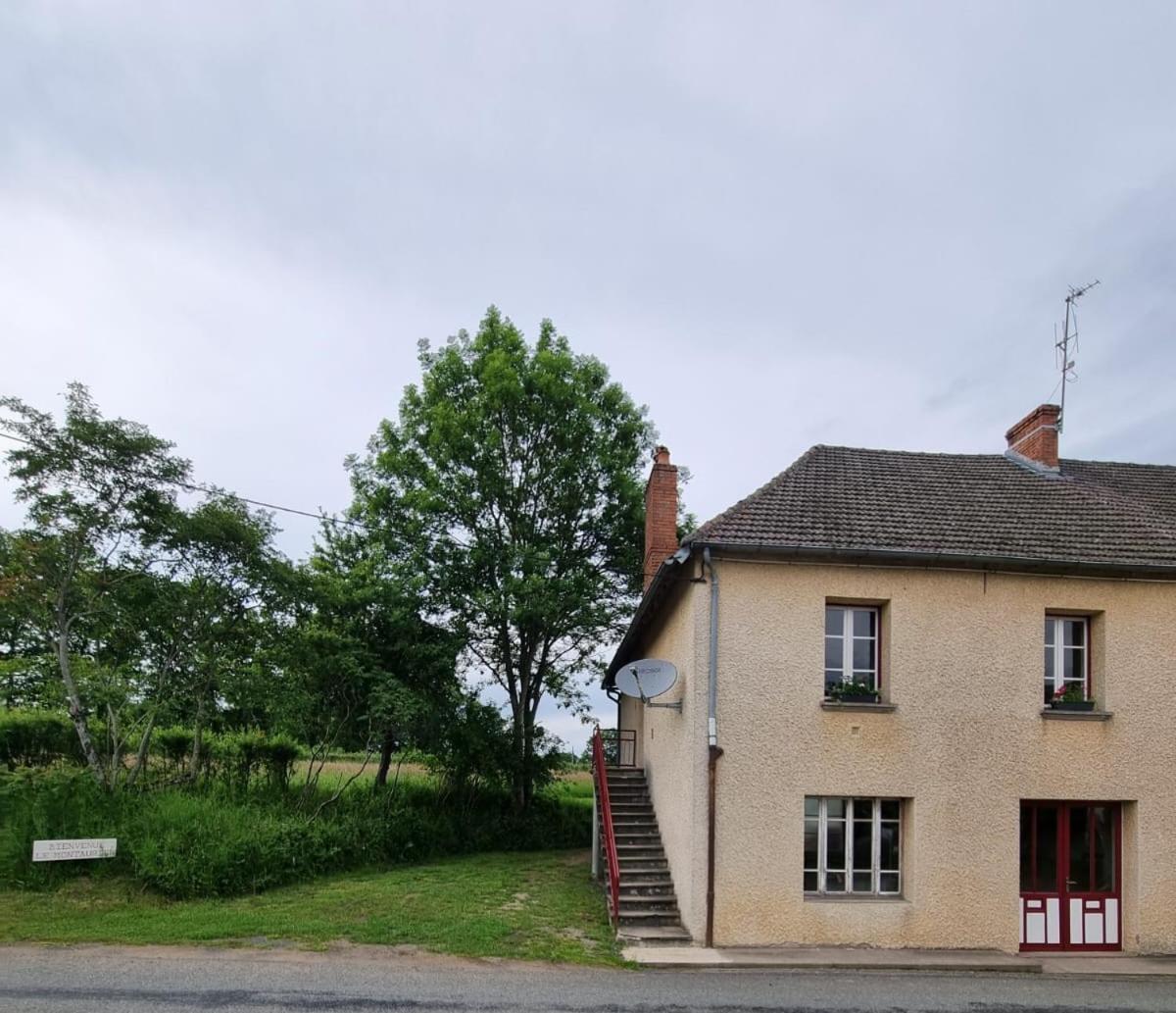 Le Montaurier Leilighet Combrailles Eksteriør bilde